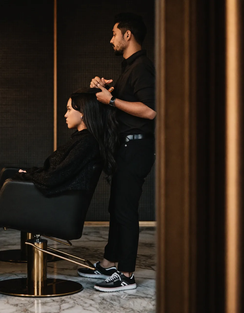 A stylist styling a client's hair at Jawed Habib Sahara Estate